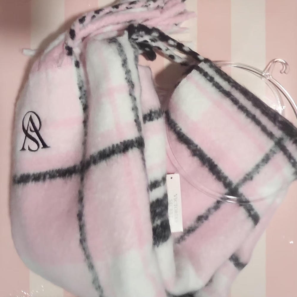 Victoria's Secret Pink and Black Checkered Scarf NWT - Picture 7 of 8